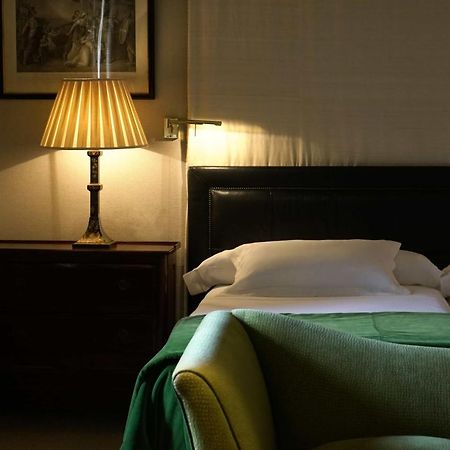 Landa Hotel บูร์โกส ภายนอก รูปภาพ A bedroom at the hotel
