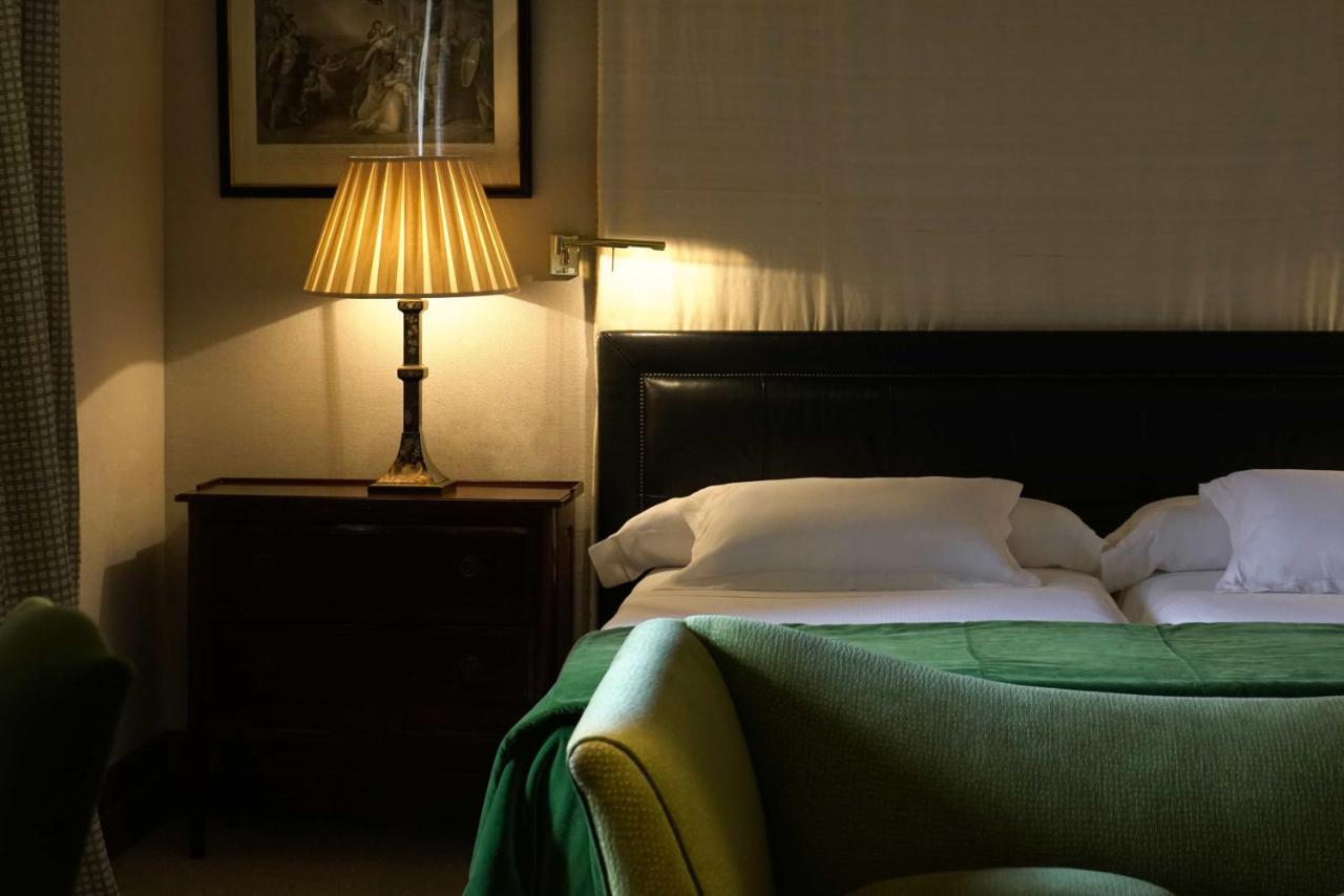 Landa Hotel บูร์โกส ภายนอก รูปภาพ A bedroom at the hotel