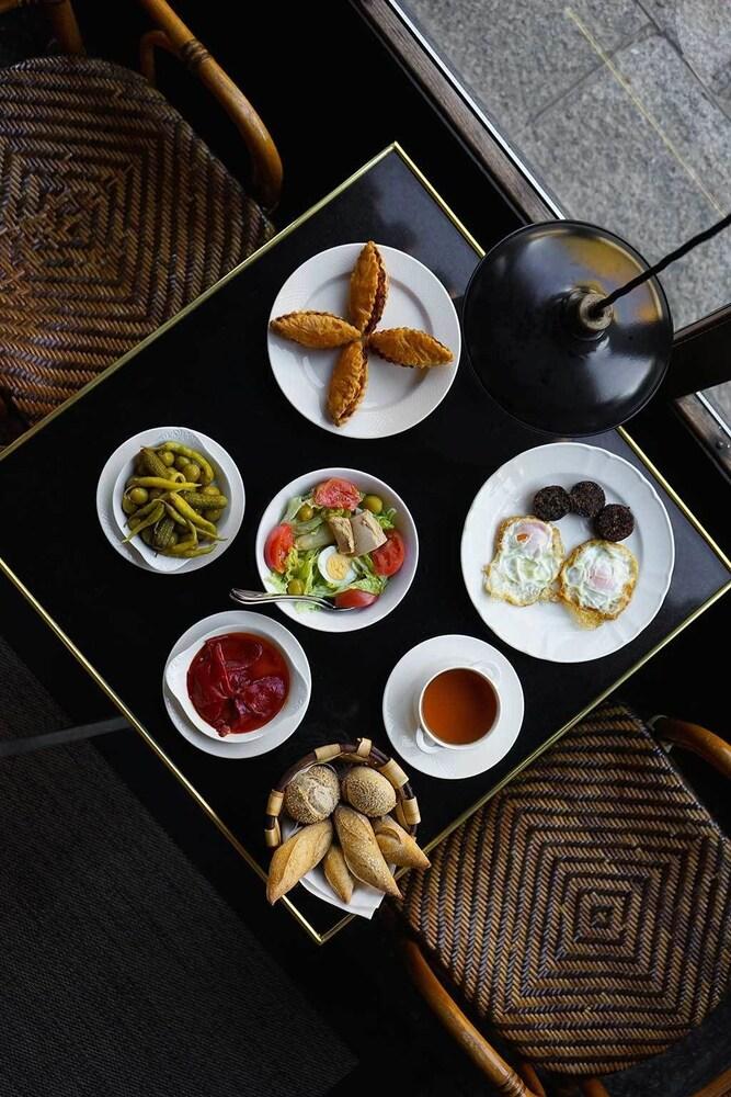 Landa Hotel บูร์โกส ภายนอก รูปภาพ A traditional Turkish breakfast