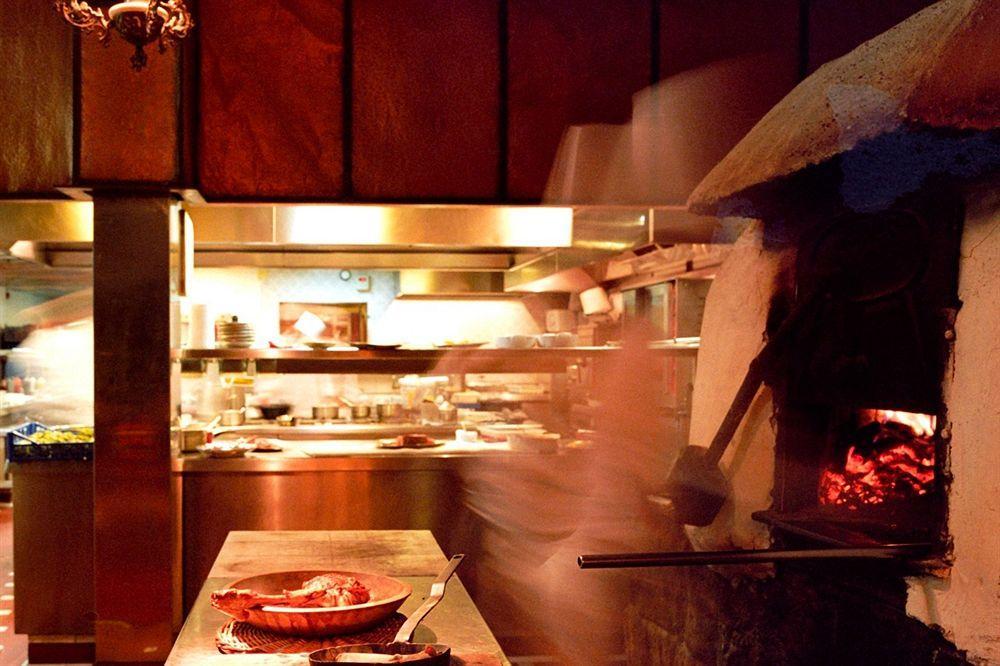 Landa Hotel บูร์โกส ภายนอก รูปภาพ The open kitchen at the restaurant