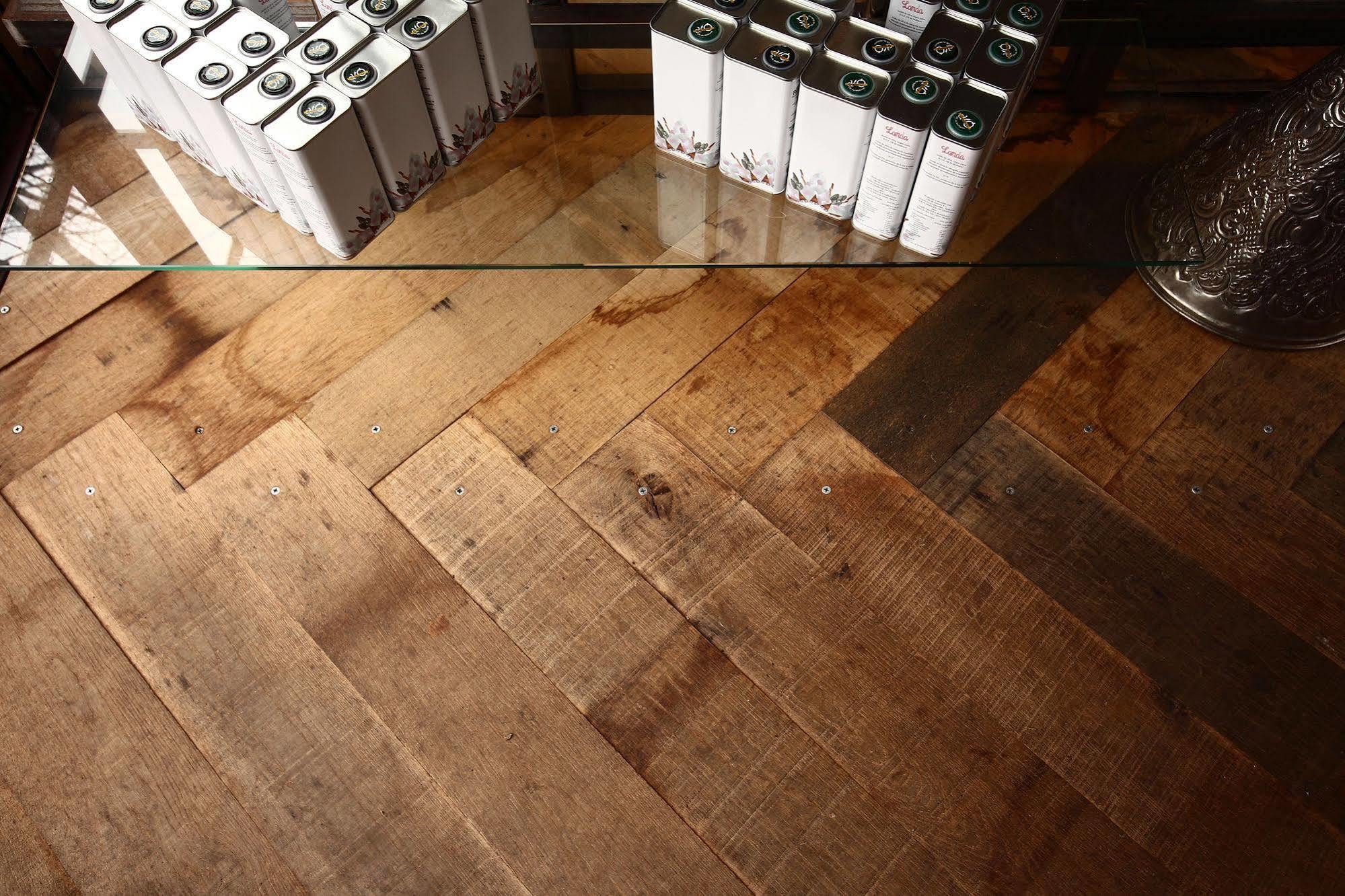 Landa Hotel บูร์โกส ภายนอก รูปภาพ A floor made of maple wood